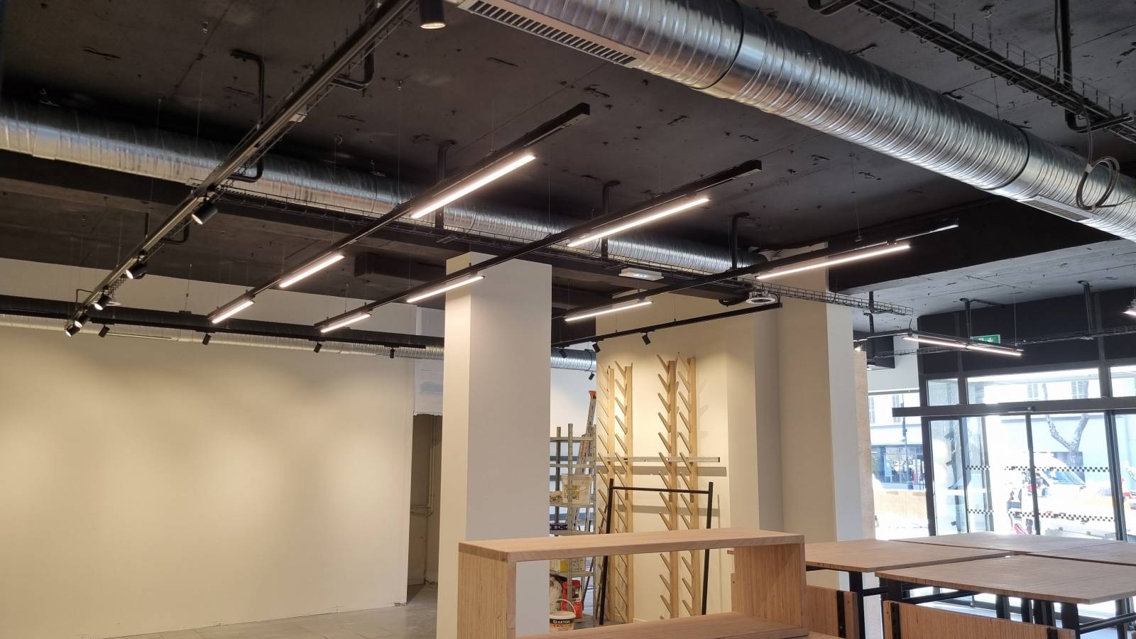 Agencement électrique pour le magasin  YSIOS  à Salon de provence