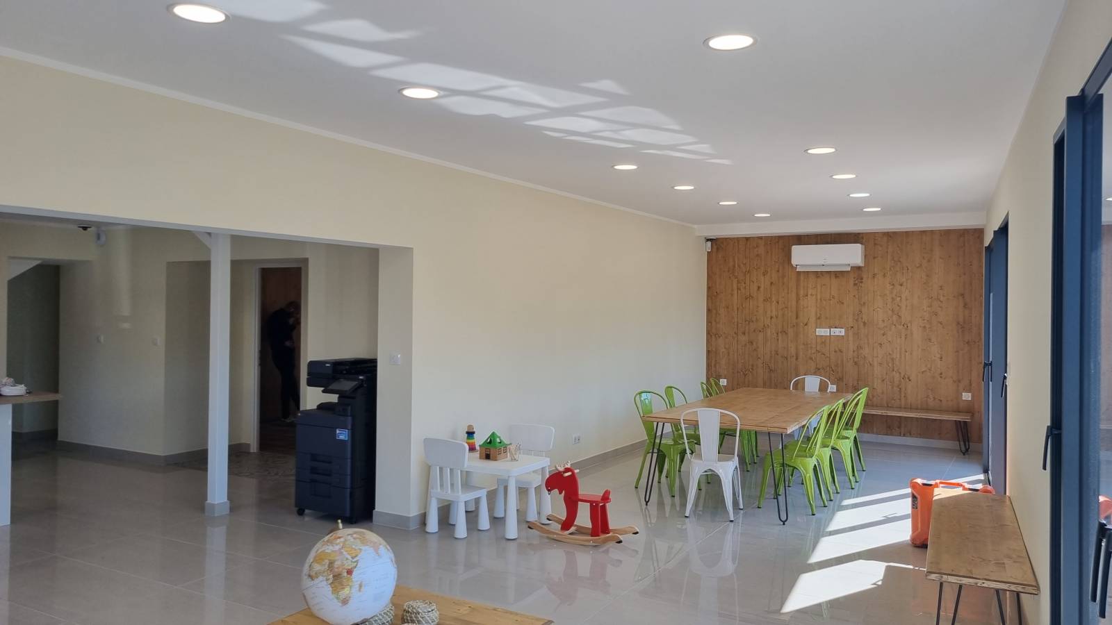 Réalisation d'une installation électrique pour un futur bureau d'un constructeur de maison individuelles à Caissargues