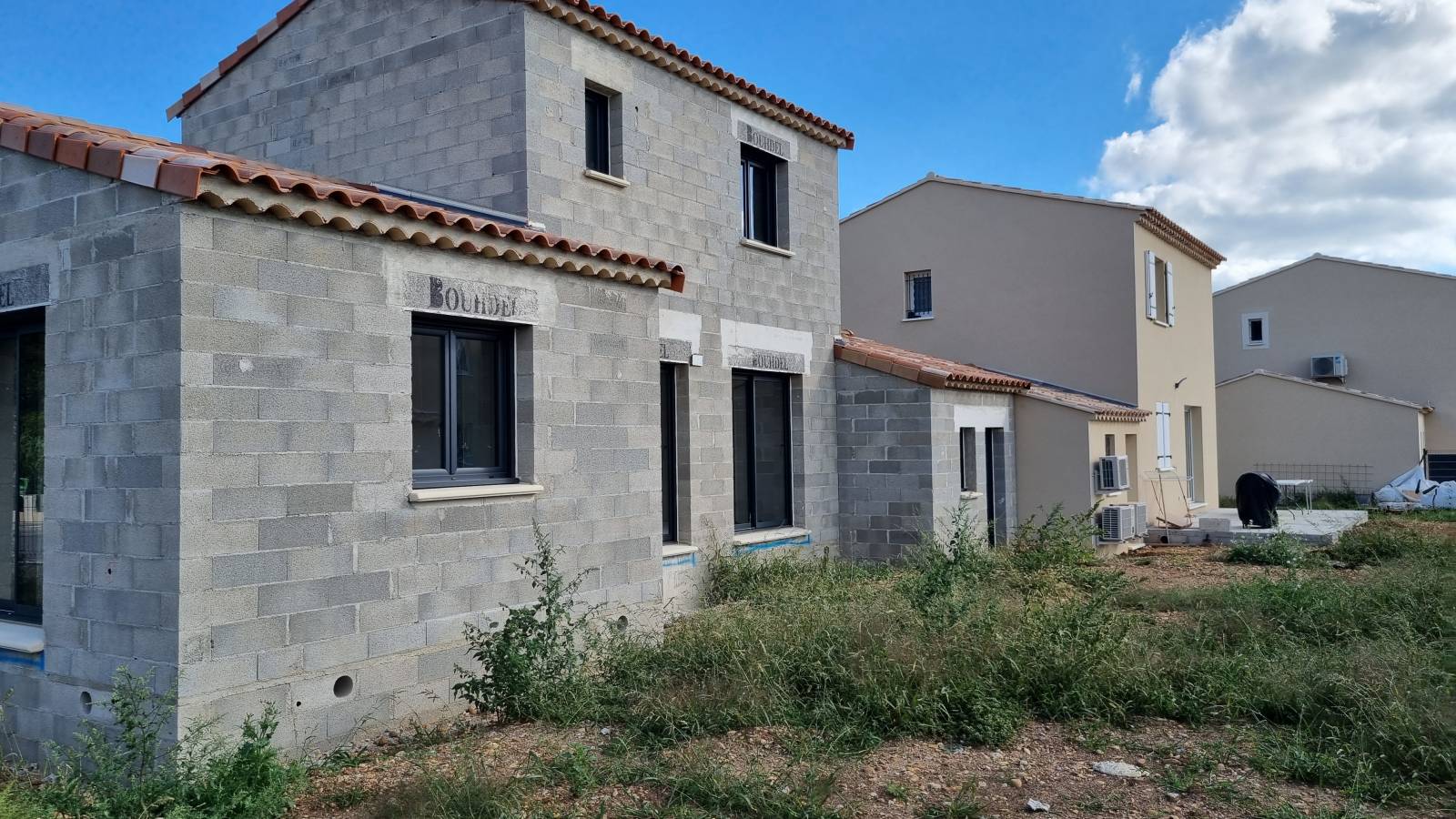 Installation électrique complète pour maisons individuelles dans le cadre de la construction d'un lotissement à Raphèle les Arles