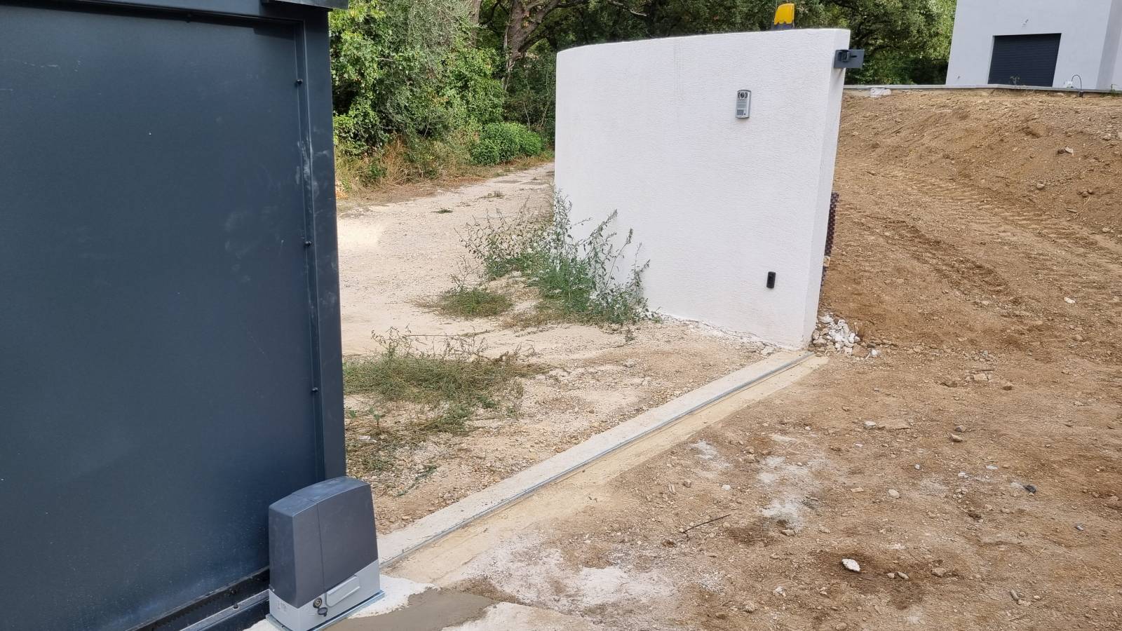 Mise en place d'une motorisation d'un portail électrique  à Roquevaire