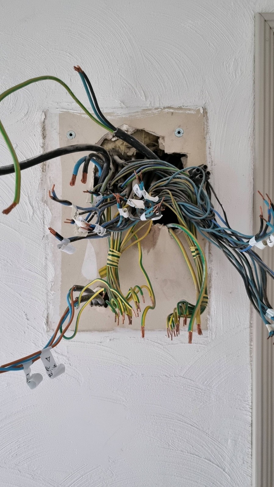 Mise en conformité d'un tableau électrique dans la commune de Salon de Provence