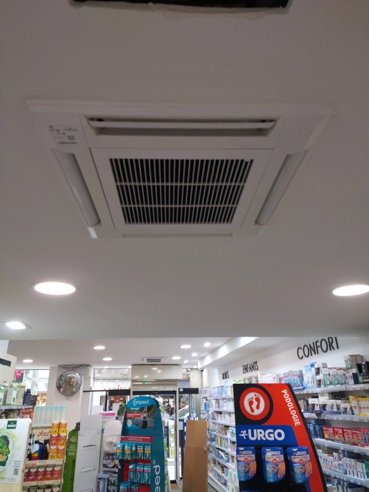 Installation de climatisations Atlantic en plafonnier pour commerce à Salon-de-Provence