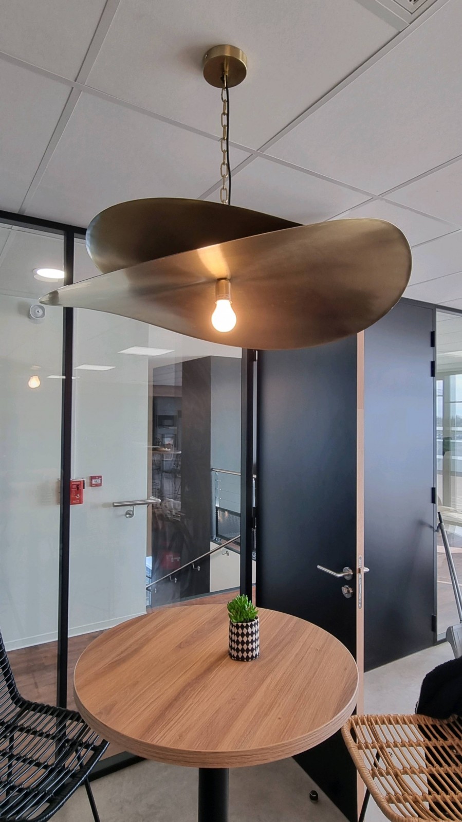 Création d'ambiance lumineuse pour une salle de pause en entreprise à Salon de Provence