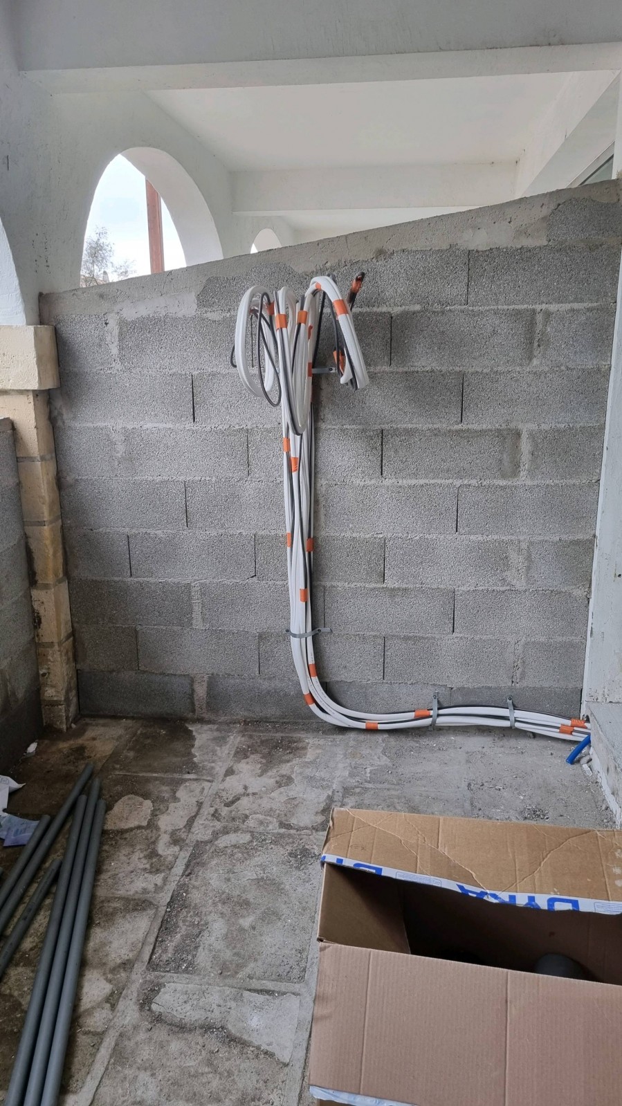 Préparation pour l'installation de 4 climatisations en split mural ATLANTIC