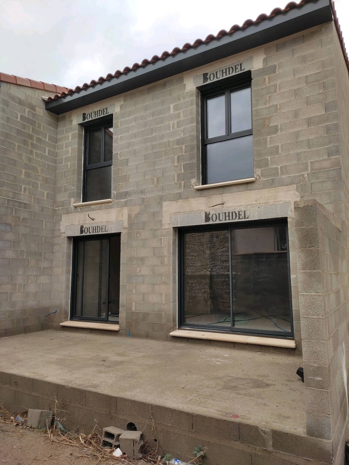 Installation électrique dans une villa à Cabanne: Pose de VMC simple flux Atlantic avec gaine isolée