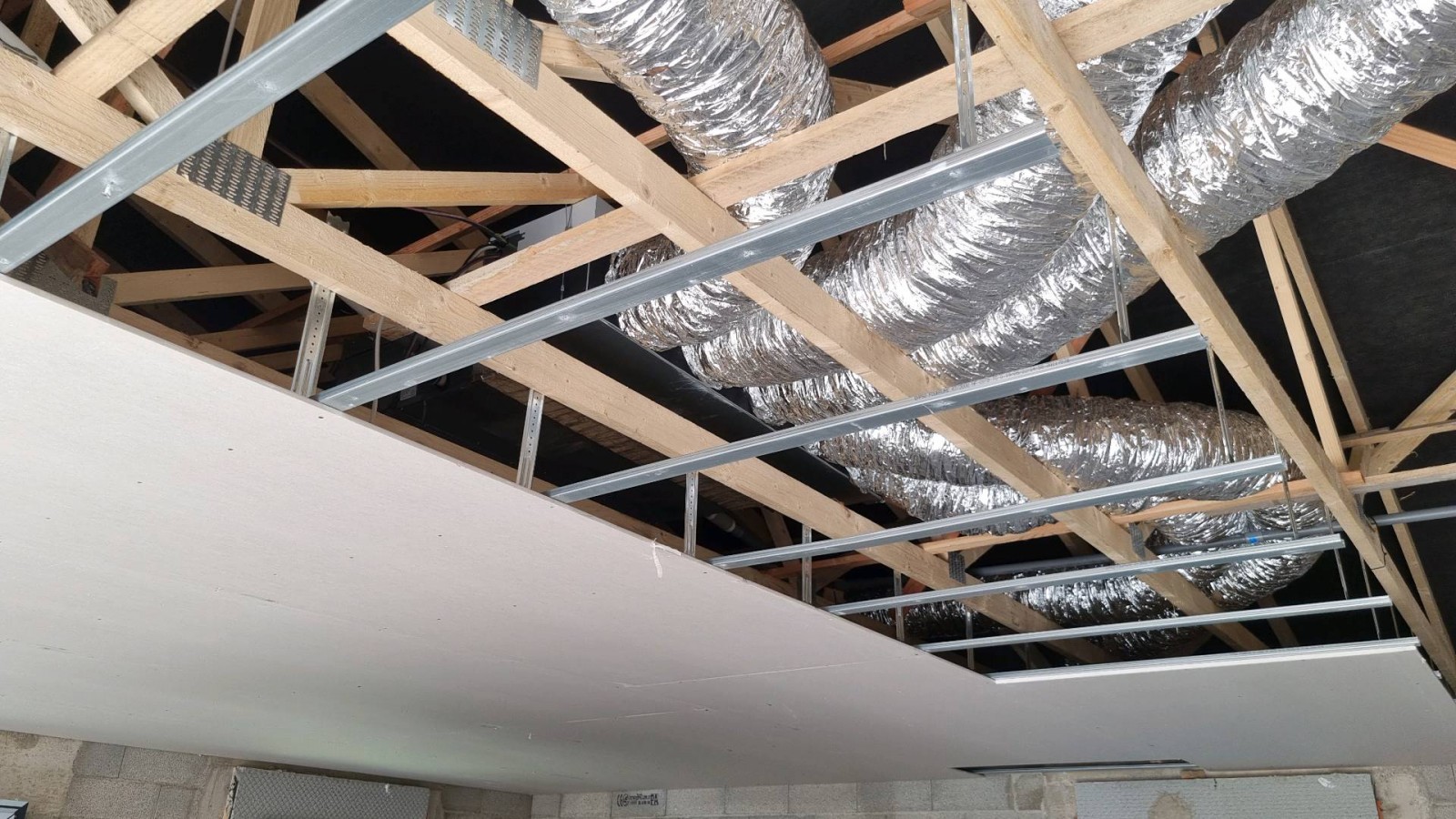 Installation de climatisation gainable ATLANTIC pour 4 zones à Raphele les Arles