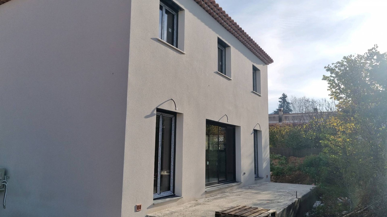 Installation électrique courant fort et courant faible dans une villa à Gémenos