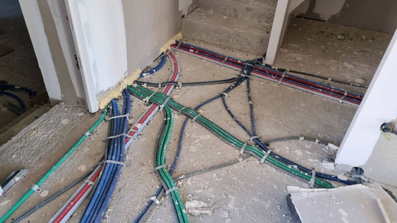 Installation électrique pour 5 villas à Arles en collaboration avec le constructeur de maisons individuel BOUHDEL CONSTRUCTION 